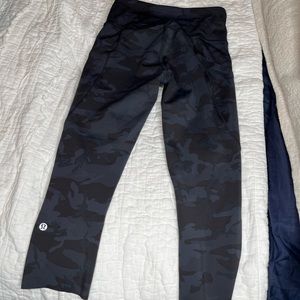 Lululemon size 4 fast and free 23” leggings like new